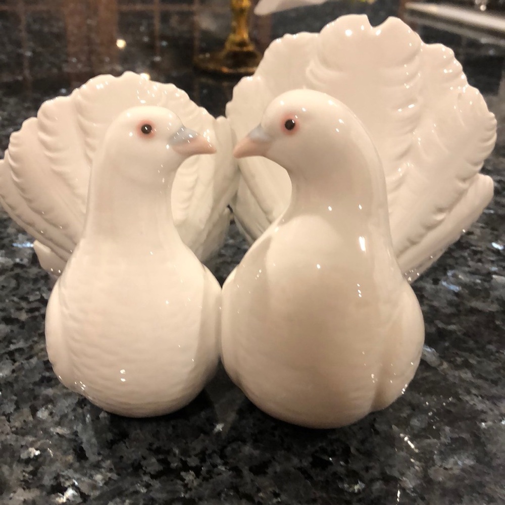 Lladro two turtle doves